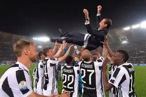 英雄联盟比赛直播-从清晨塞维利亚调整名单以备意大利杯到TheShy在阿森纳比赛中晋级，尼斯遗憾出局备战中超的简单介绍